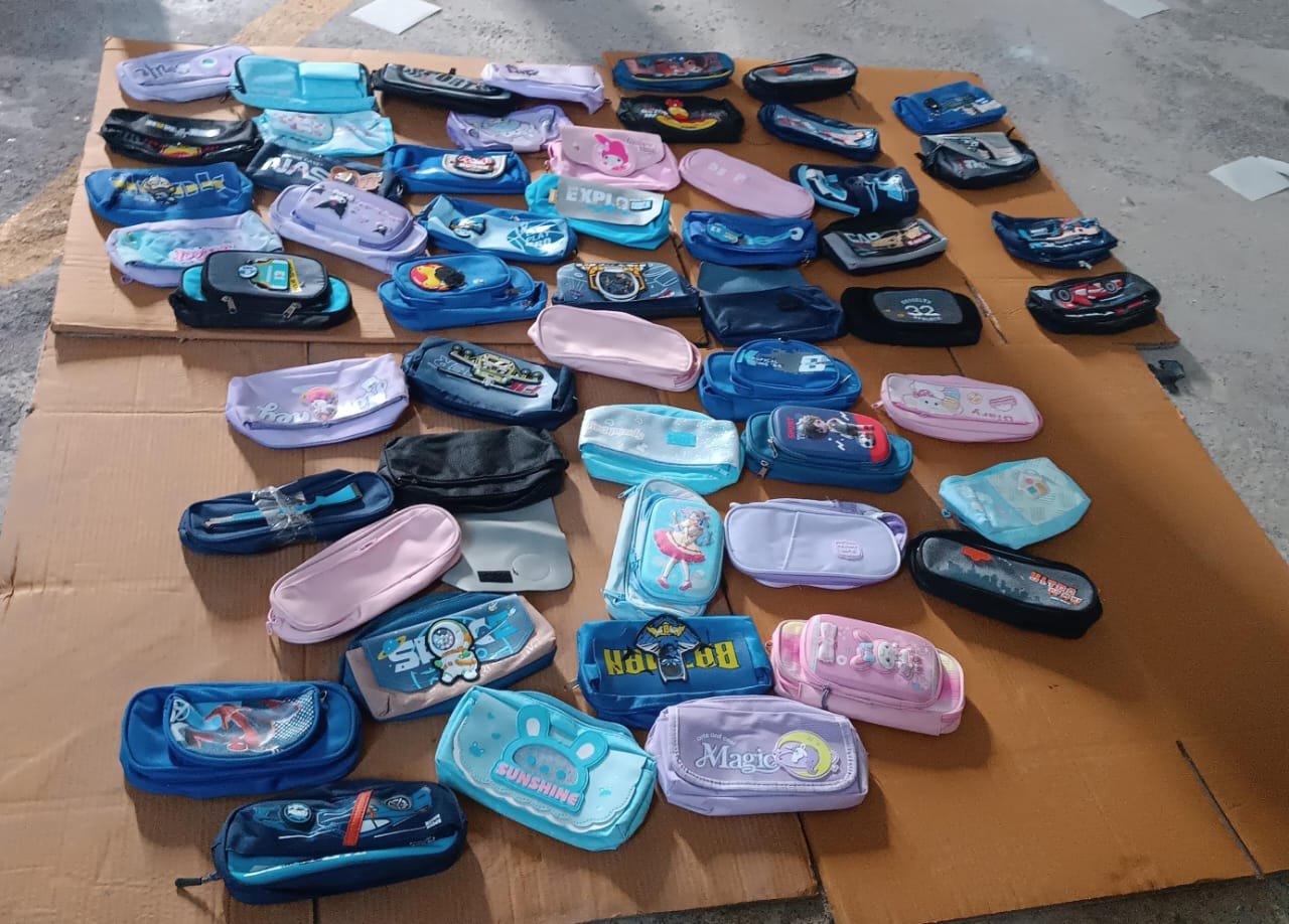 Mix Design Pouch Stylish And Versatile Storage Bag (1pc)