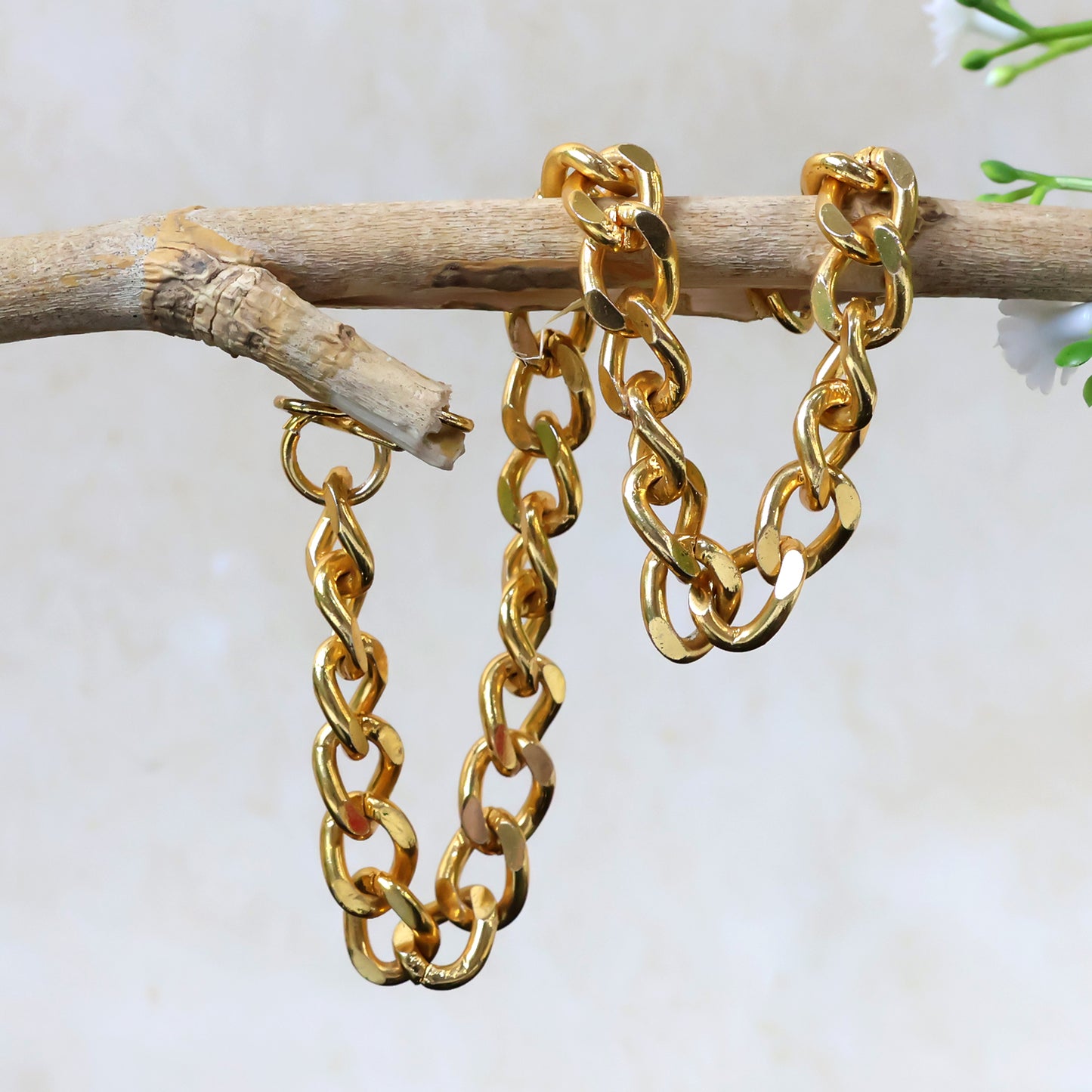 Stylish Gold-plated Chain Bracelet For Men  Women - (1 Pc)