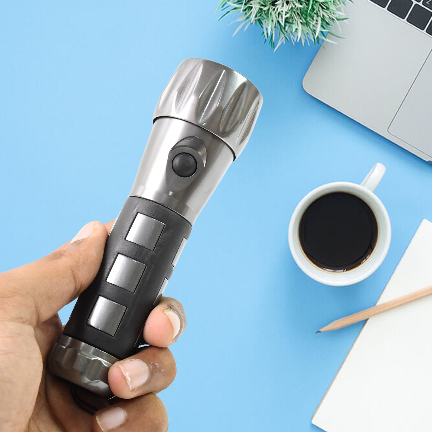 Aluminium Ledxenon Rubber Grip Handtourch (31.5v Aaa Batteries  Not Included)