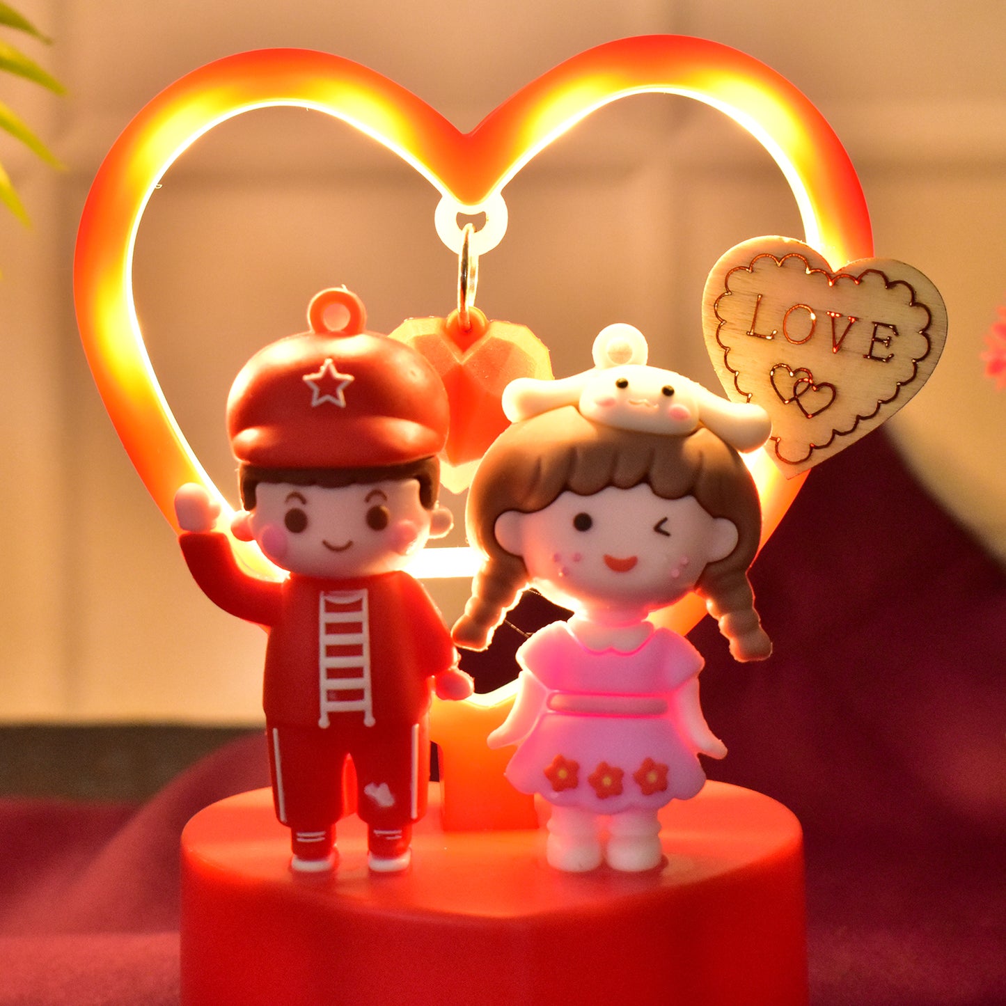 Cute Romantic Couple Love Showpiece With Heart Frame (1 Pc)