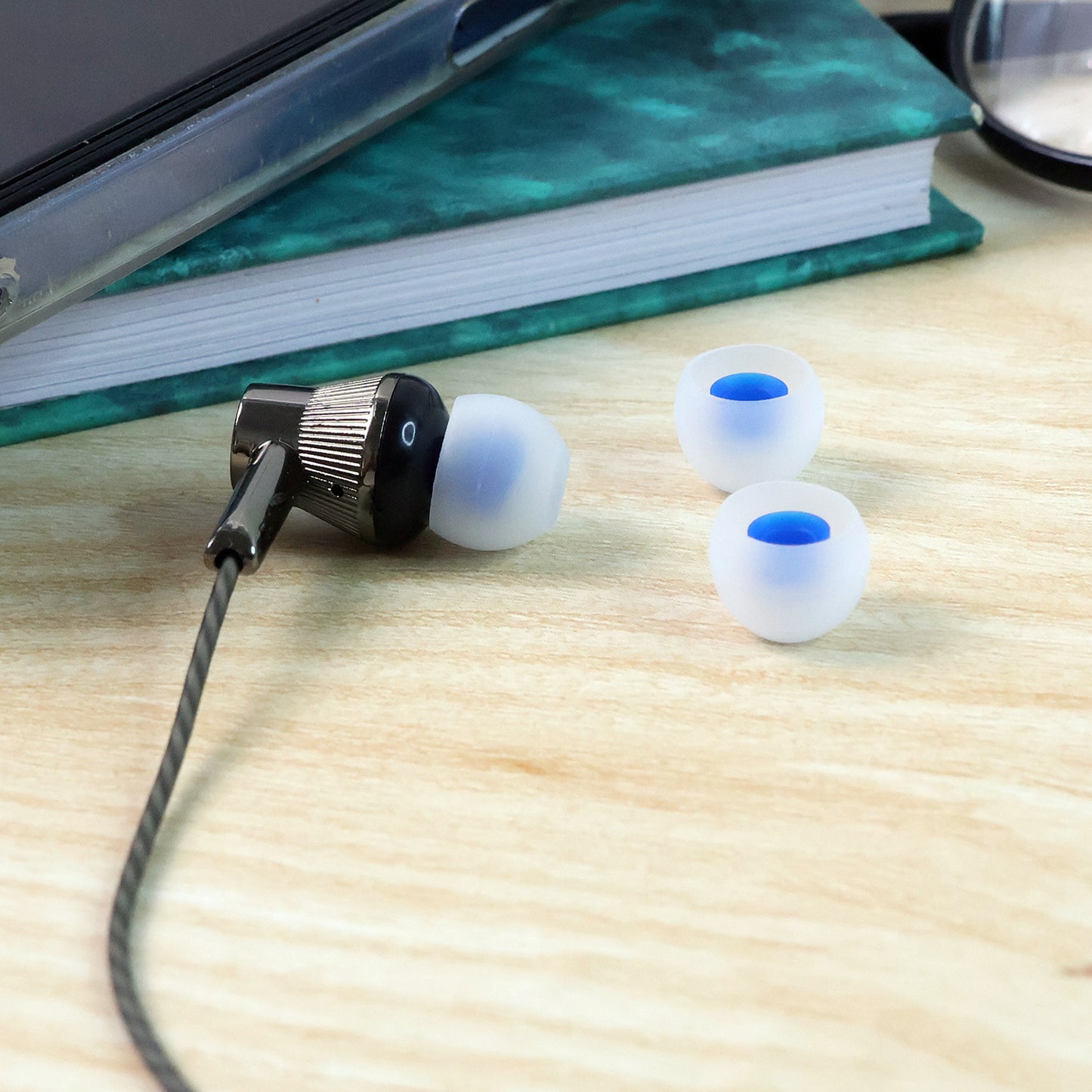 Premium Silicone Earbud Tips - (4 Pc  Set)