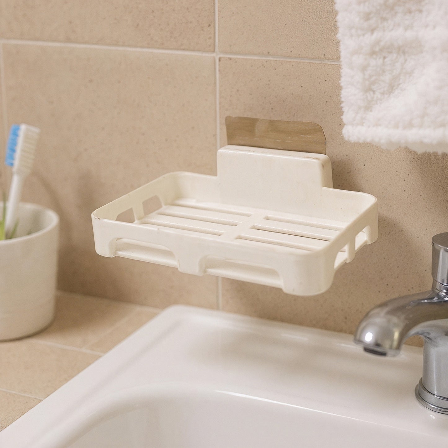 Self-adhesive Wall Mount Plastic Soap Dish With Drain Slots